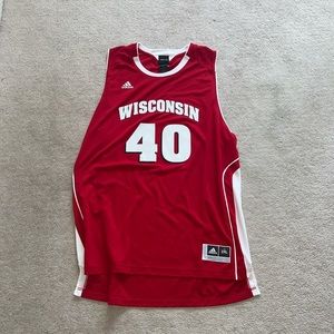 UW MADISON- adidas basketball jersey
size 2XL